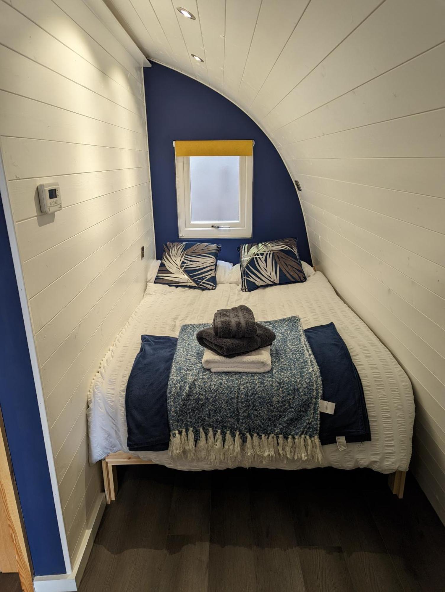 Peacock Lake Glamping Villa Nottingham Szoba fotó