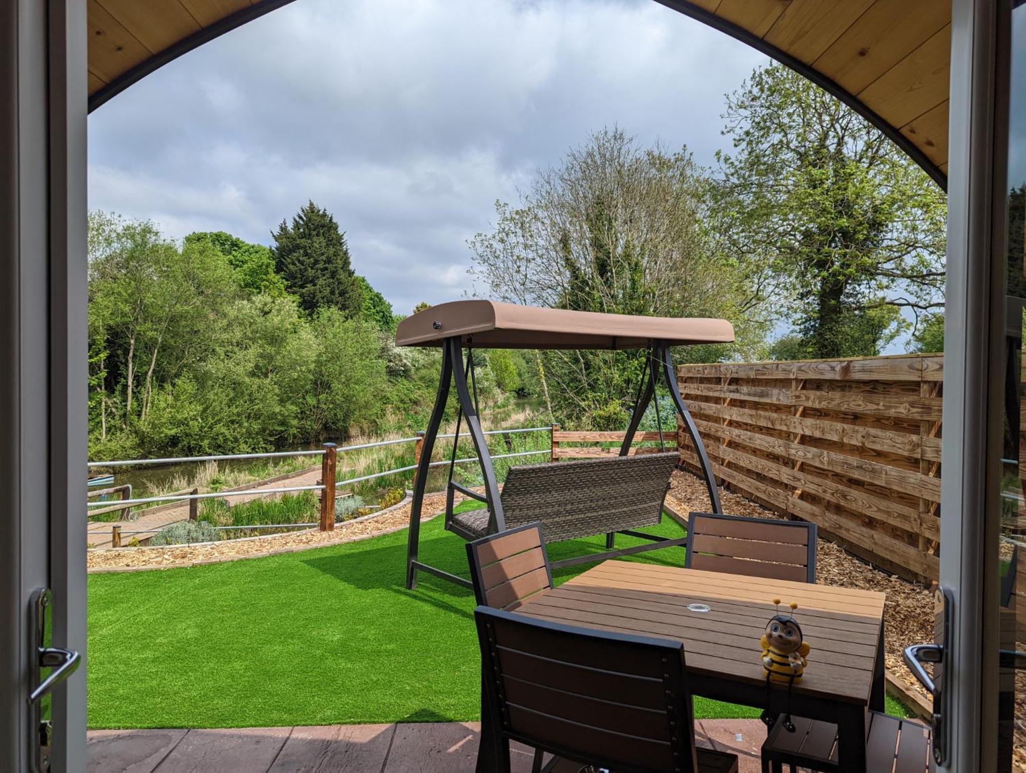 Peacock Lake Glamping Villa Nottingham Szoba fotó